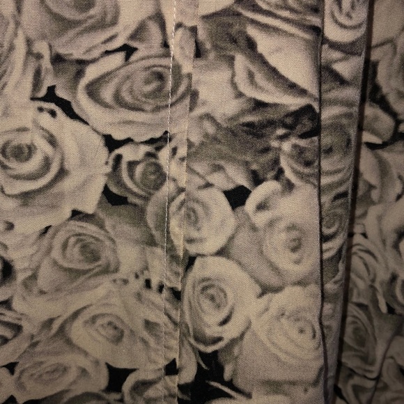 Rose pattern blouse - Picture 5 of 8